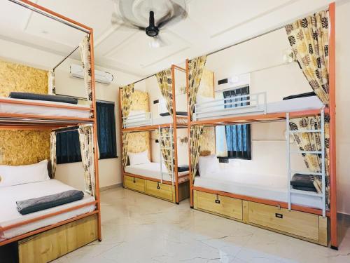 live free hostel dehradun