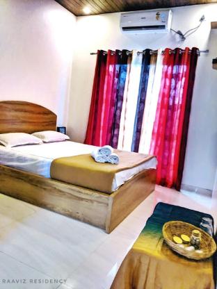 Raaviz Residency And Bar,,4 star