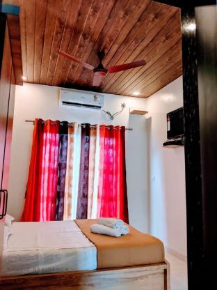 Raaviz Residency And Bar,,4 star