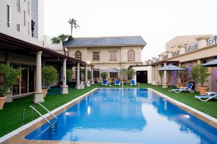 Luxe Avenue Hotel,,4 star