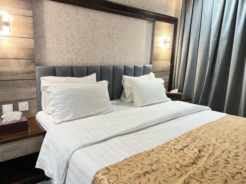 rose al haditha hotel