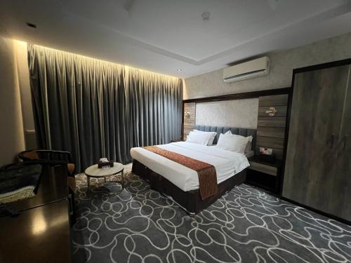 rose al haditha hotel