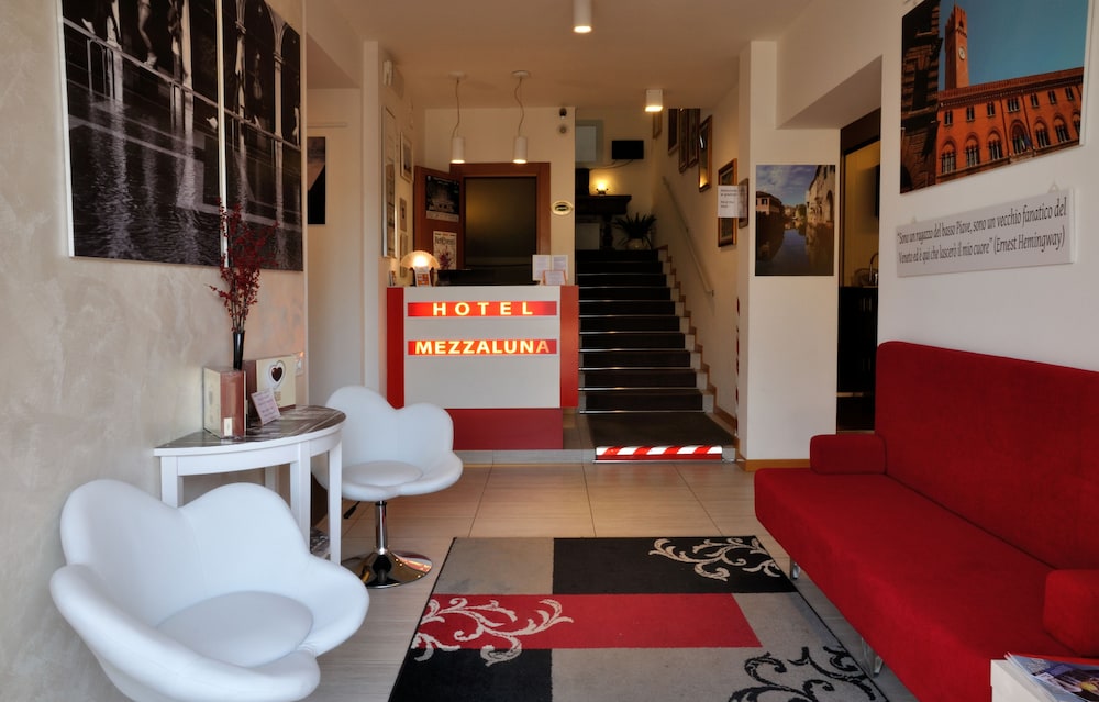 hotel mezzaluna