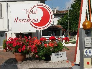 hotel mezzaluna