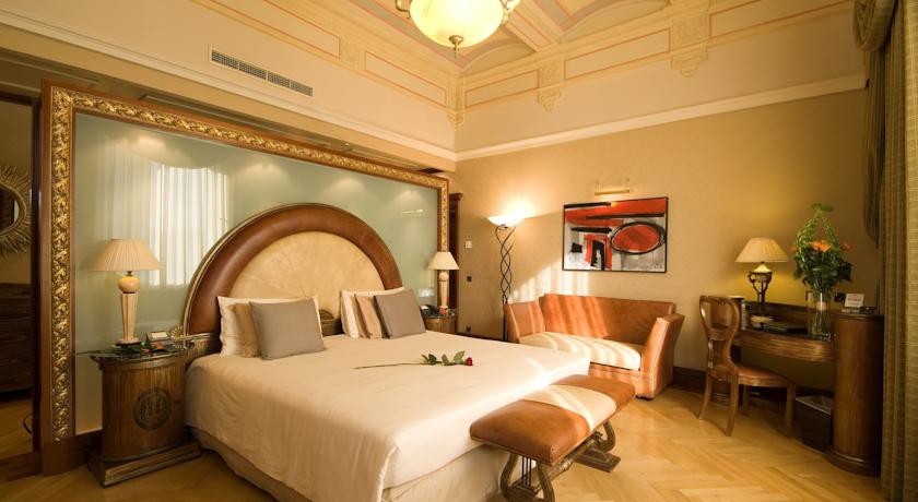 nh collection prague carlo iv