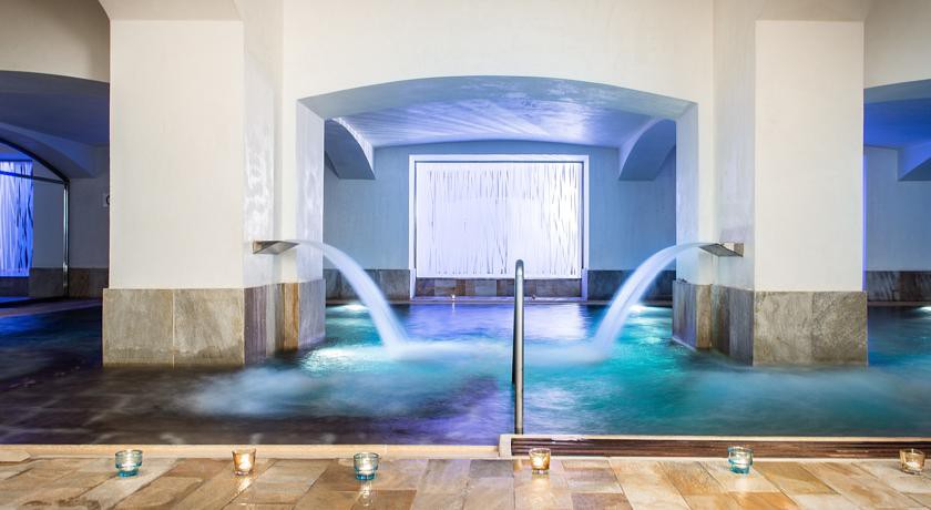 nh collection prague carlo iv