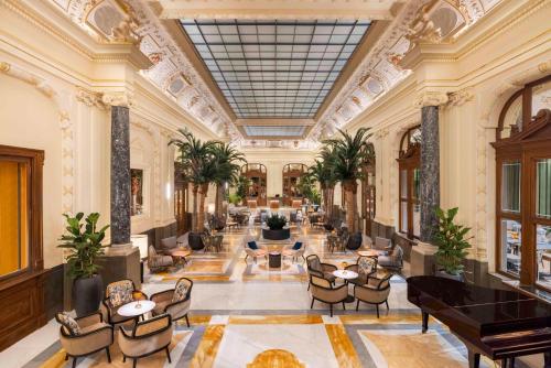 nh collection prague carlo iv