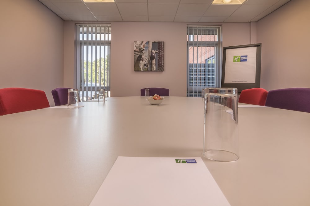 holiday inn express preston south by ihg