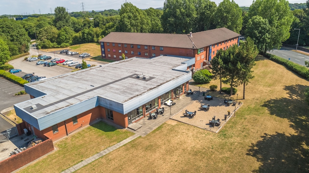 holiday inn express preston south by ihg