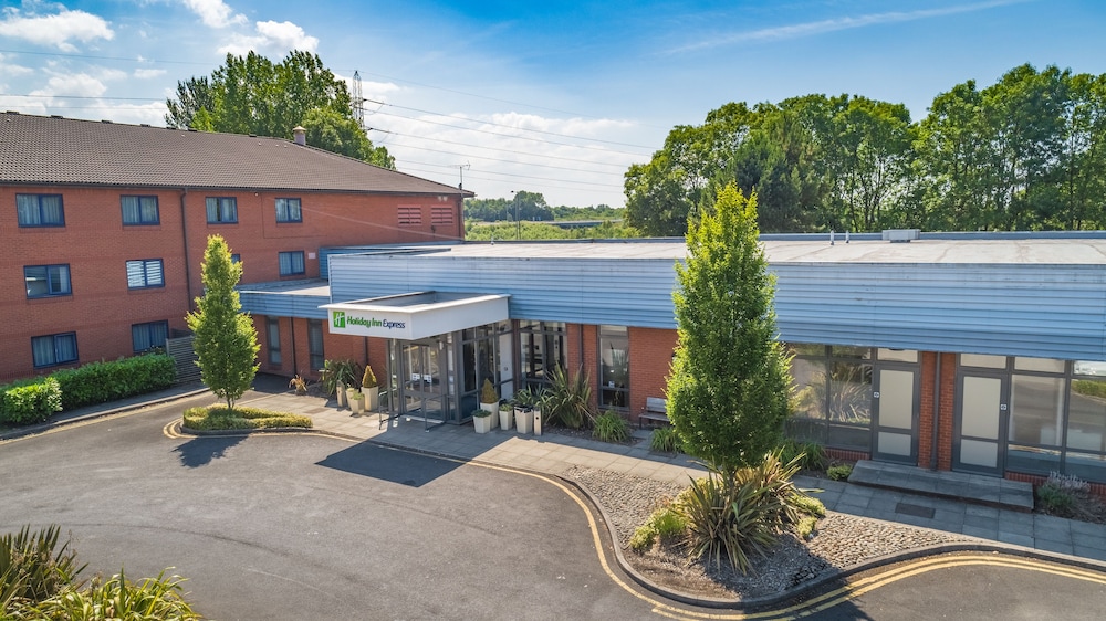 holiday inn express preston south by ihg