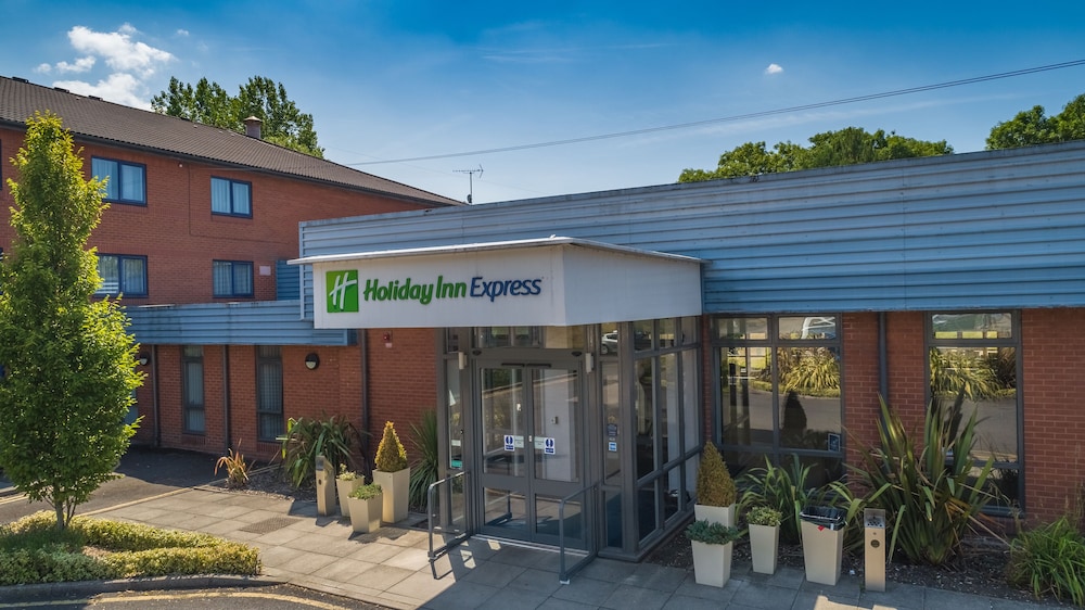holiday inn express preston south by ihg