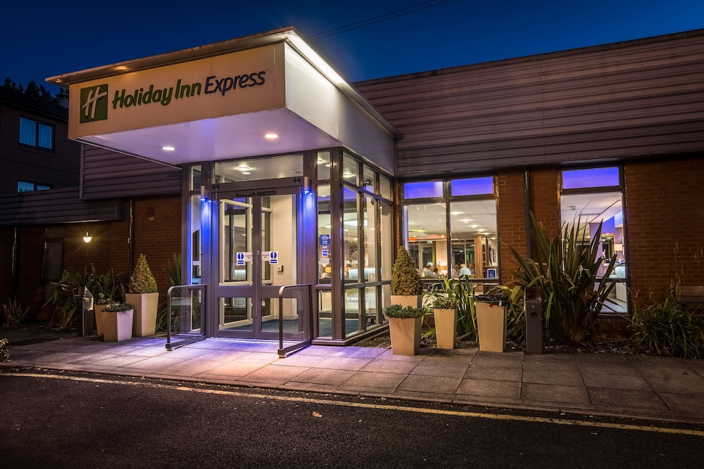 holiday inn express preston south by ihg