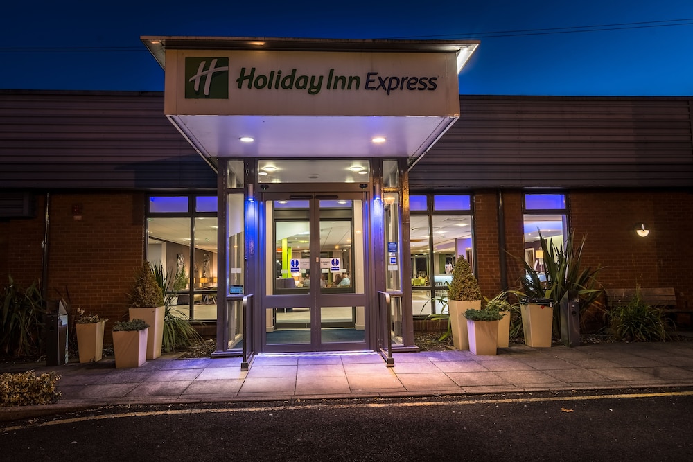holiday inn express preston south by ihg