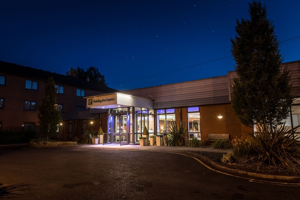 holiday inn express preston south by ihg