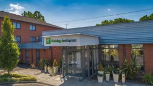holiday inn express preston south by ihg