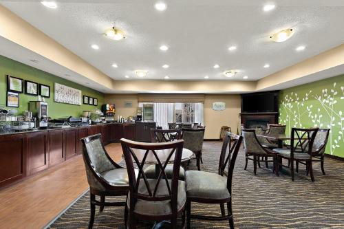 sleep inn and suites near joint base andrews washington area