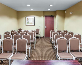 Sleep Inn & Suites Near Joint Base Andrews-Washington Area,Baileys Crossroads>>Accokeek,3 star