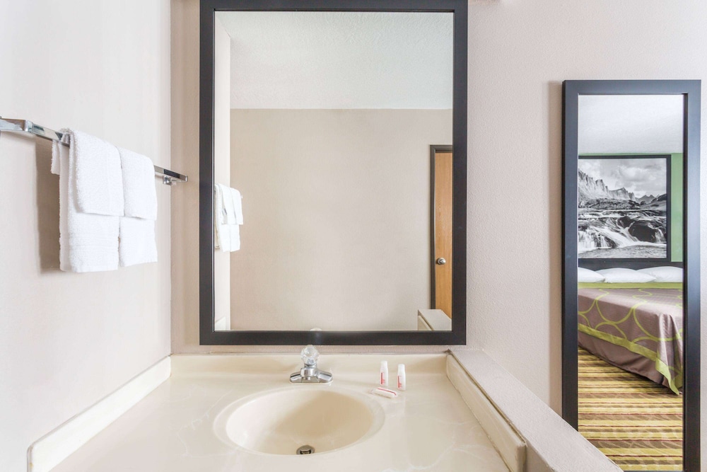 super 8 by wyndham rock springs