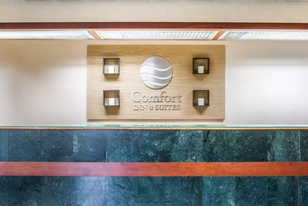 comfort inn and suites maumee toledo i80 90
