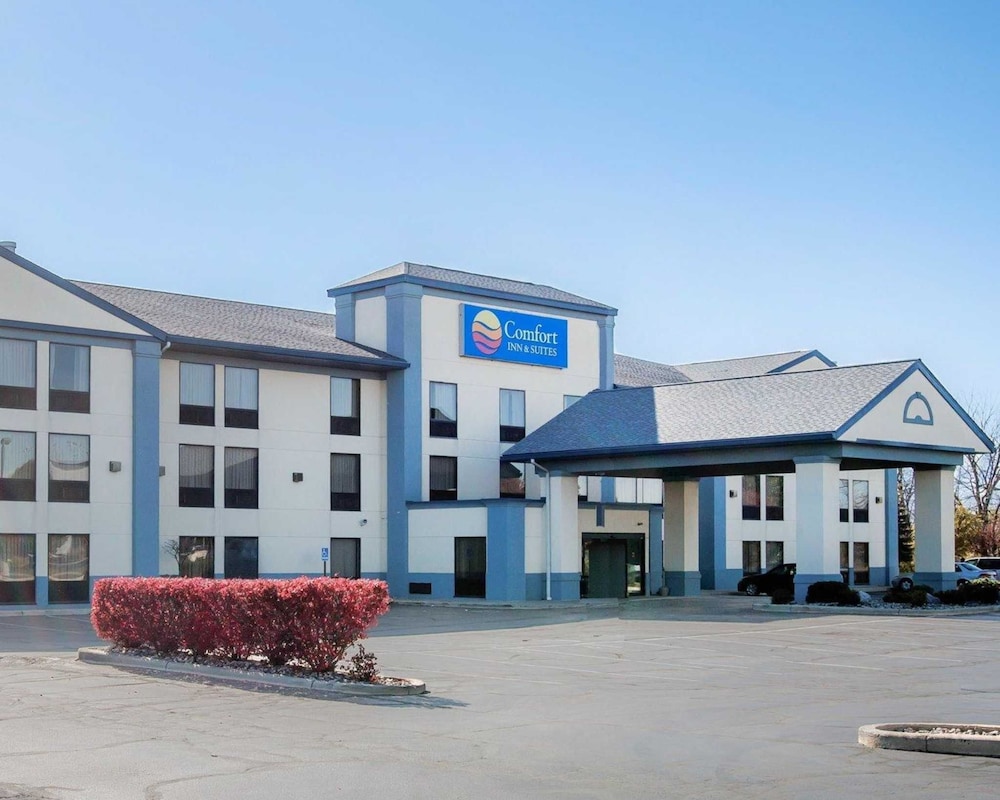 comfort inn and suites maumee toledo i80 90