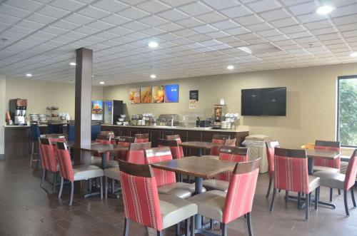 comfort inn and suites maumee toledo i80 90