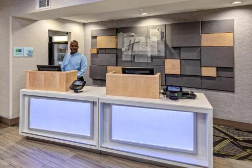 holiday inn express hotel and suites memphis southwind by ihg