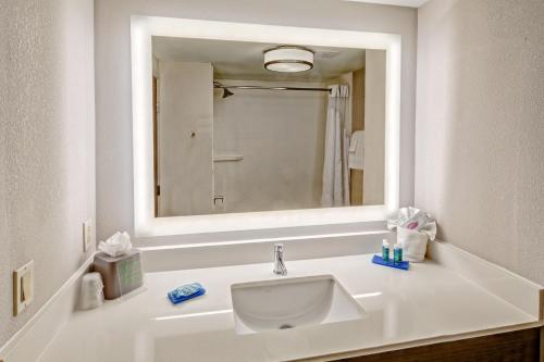 holiday inn express hotel and suites memphis southwind by ihg