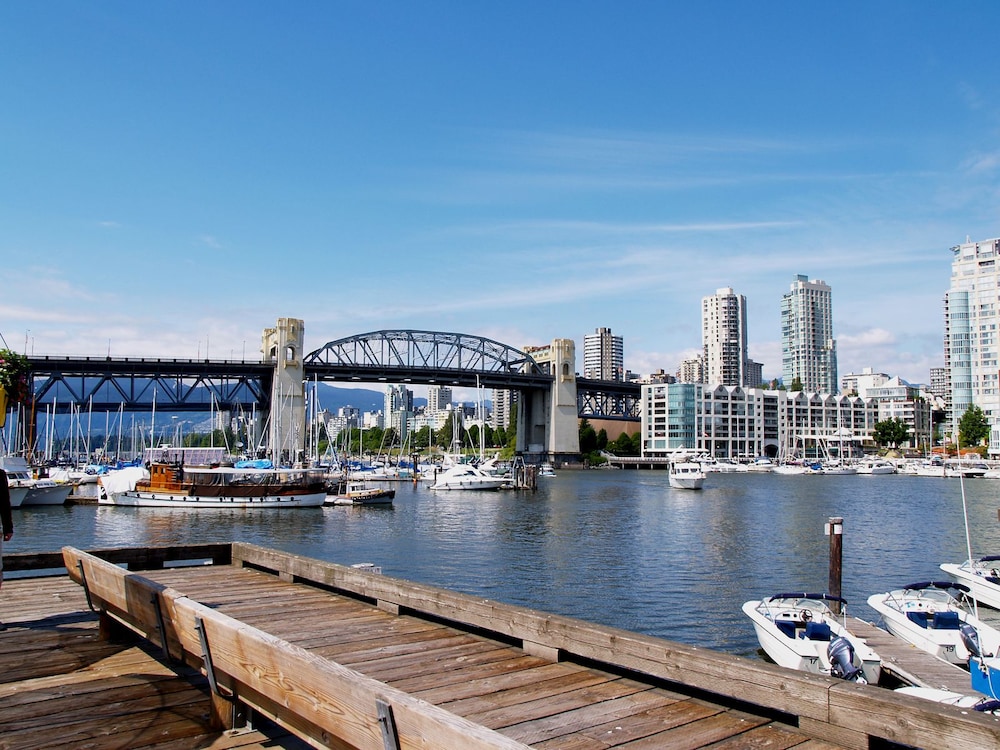north vancouver hotel