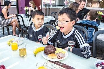 north vancouver hotel