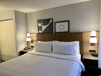 staybridge suites milwaukee west oconomowoc by ihg