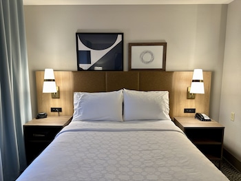 staybridge suites milwaukee west oconomowoc by ihg