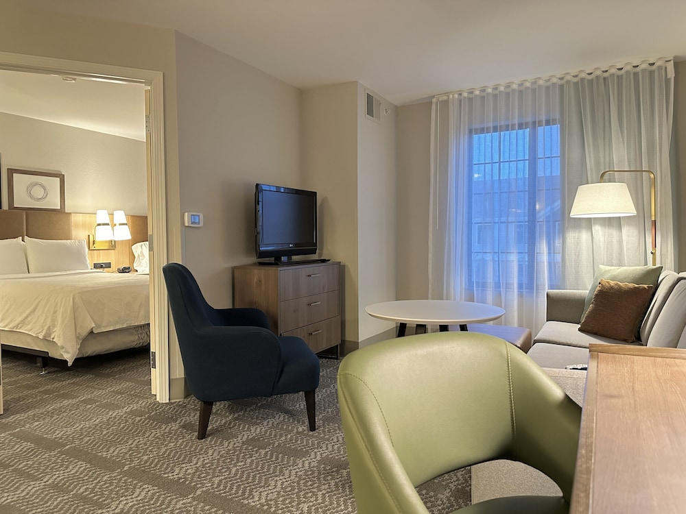 staybridge suites milwaukee west oconomowoc by ihg