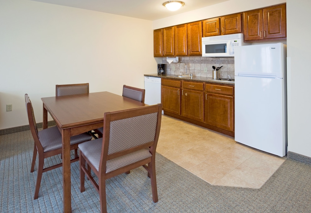 staybridge suites milwaukee west oconomowoc by ihg