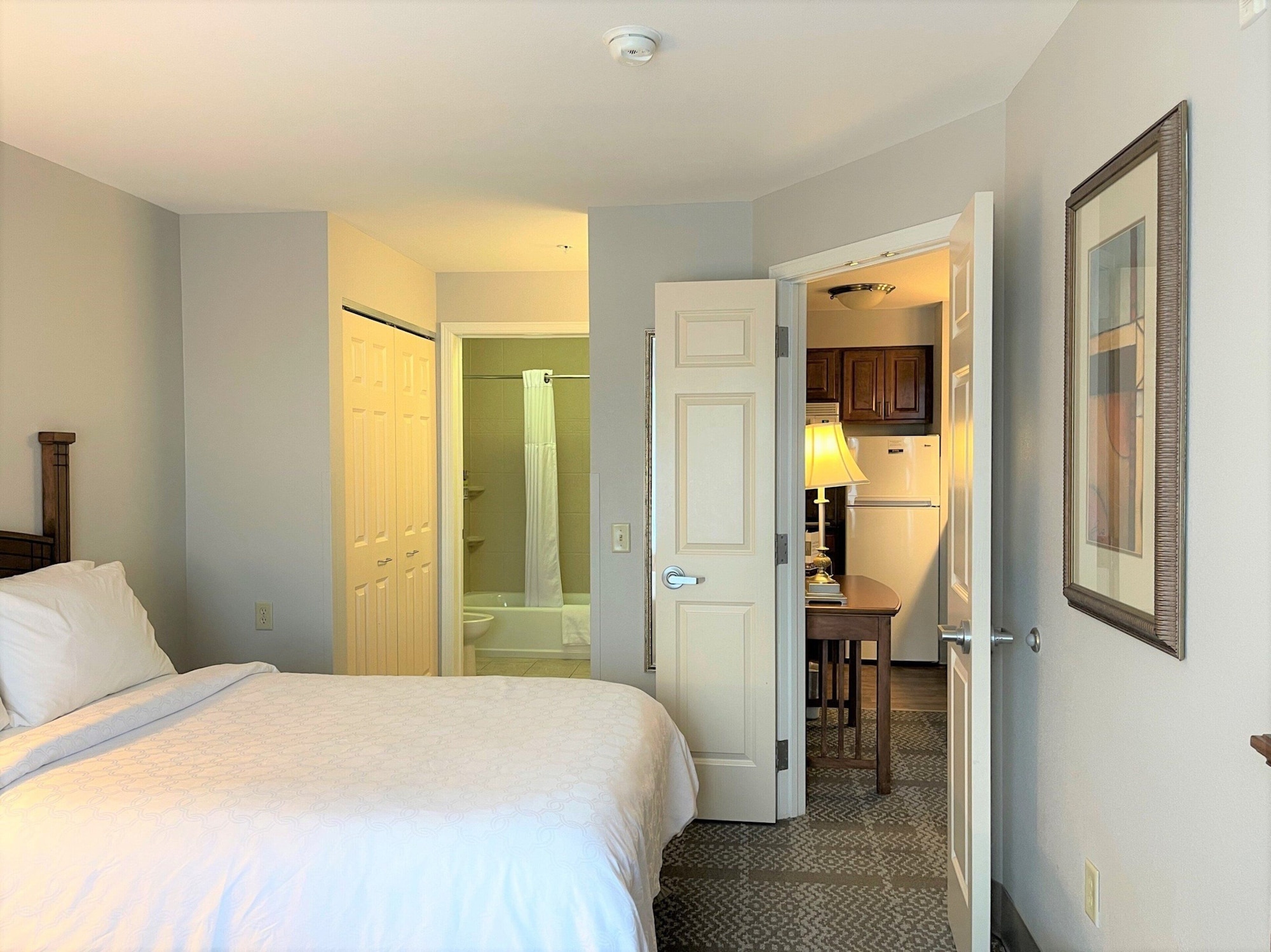 staybridge suites milwaukee west oconomowoc by ihg