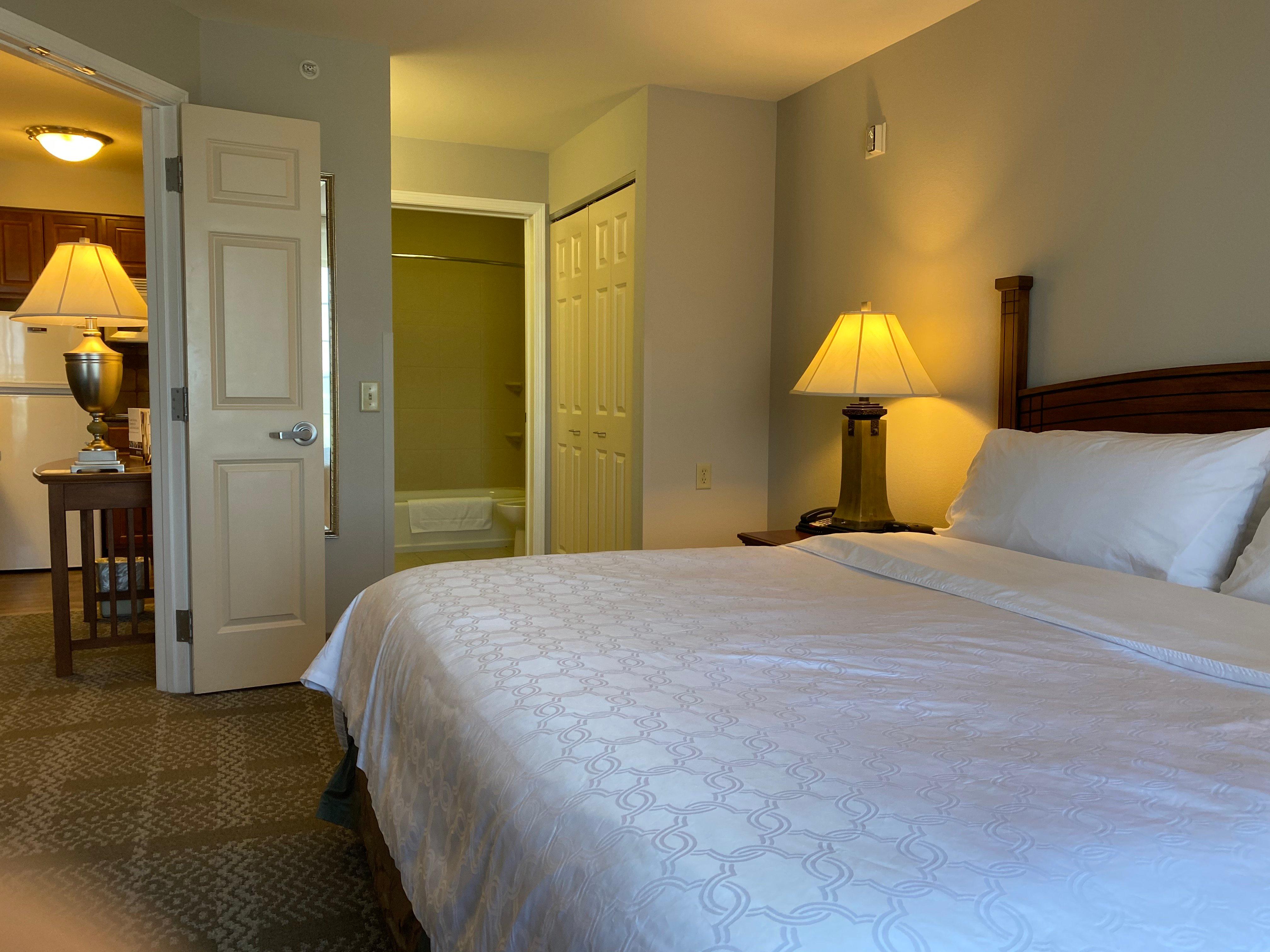 staybridge suites milwaukee west oconomowoc by ihg