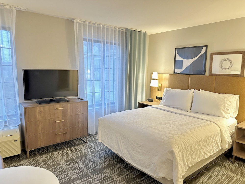 staybridge suites milwaukee west oconomowoc by ihg