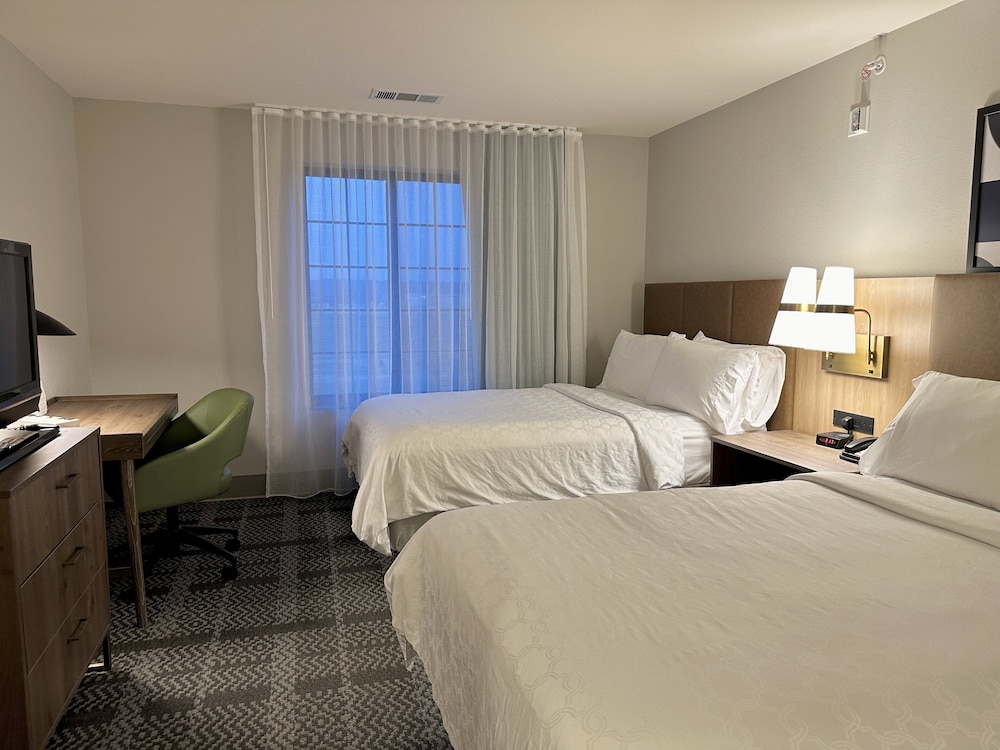 staybridge suites milwaukee west oconomowoc by ihg
