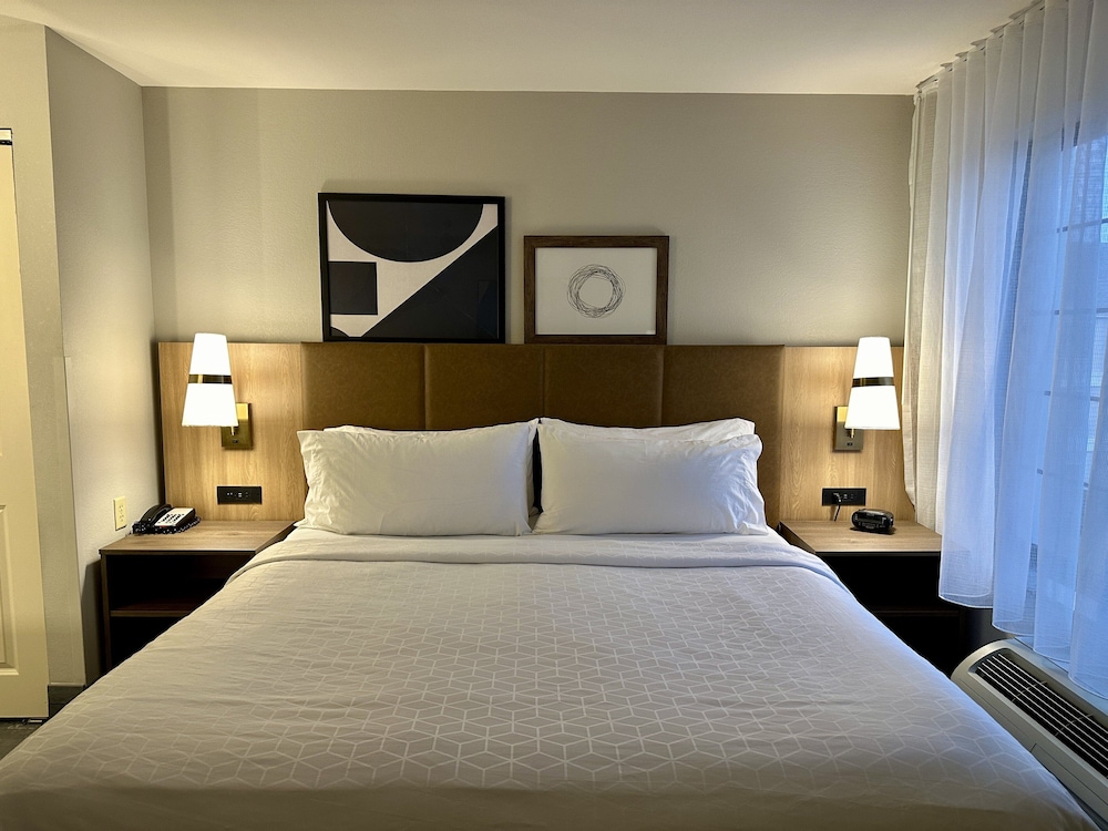 staybridge suites milwaukee west oconomowoc by ihg