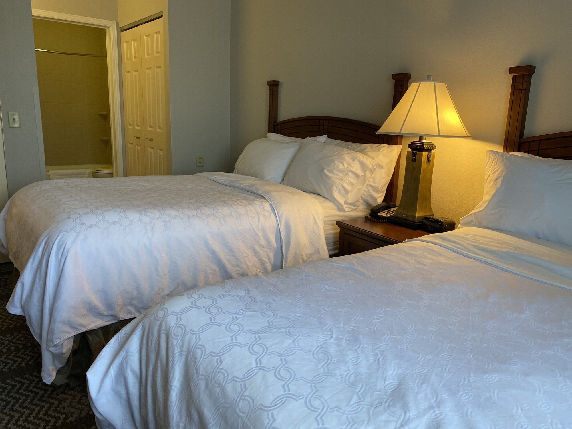 staybridge suites milwaukee west oconomowoc by ihg