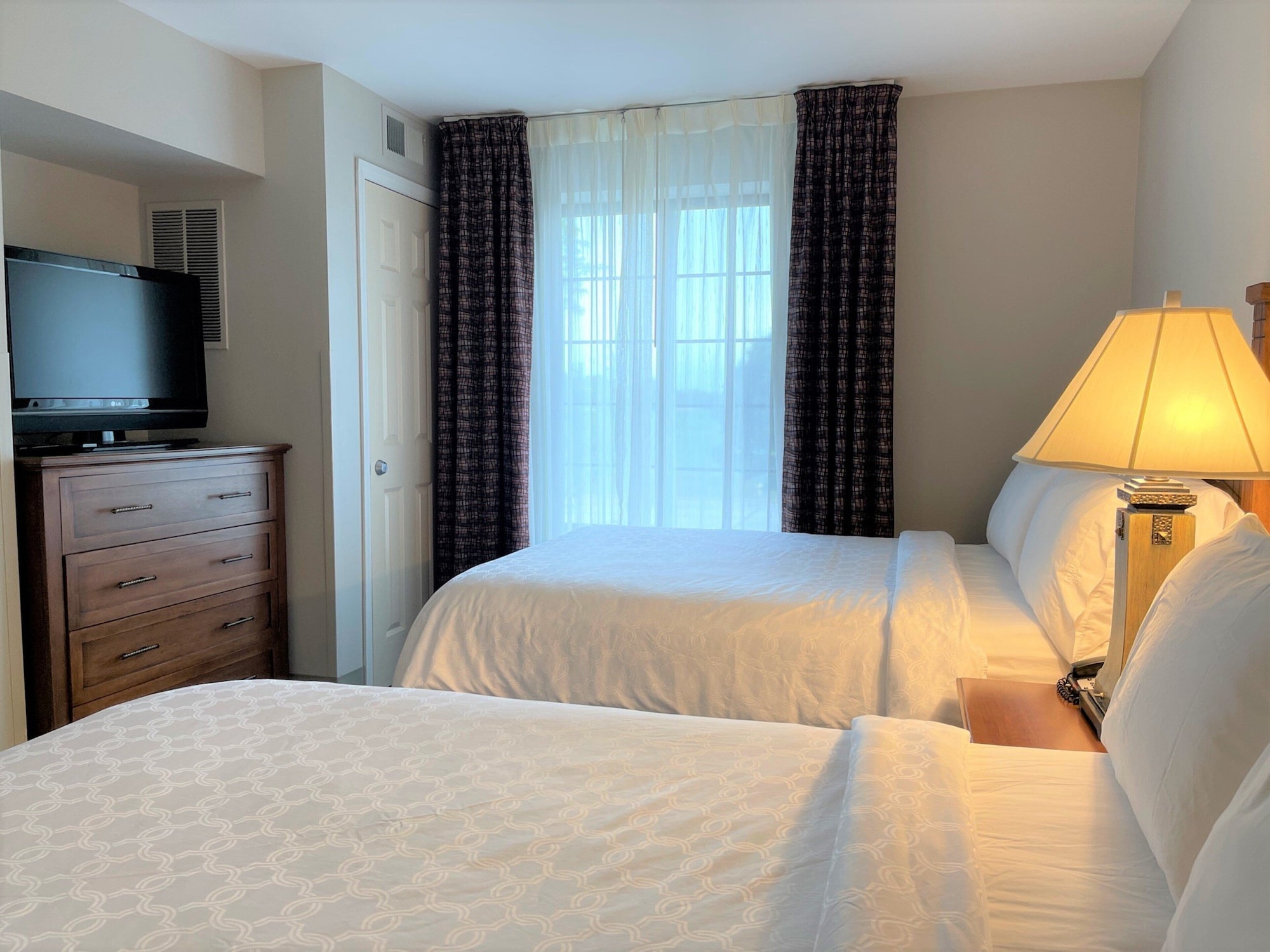 staybridge suites milwaukee west oconomowoc by ihg