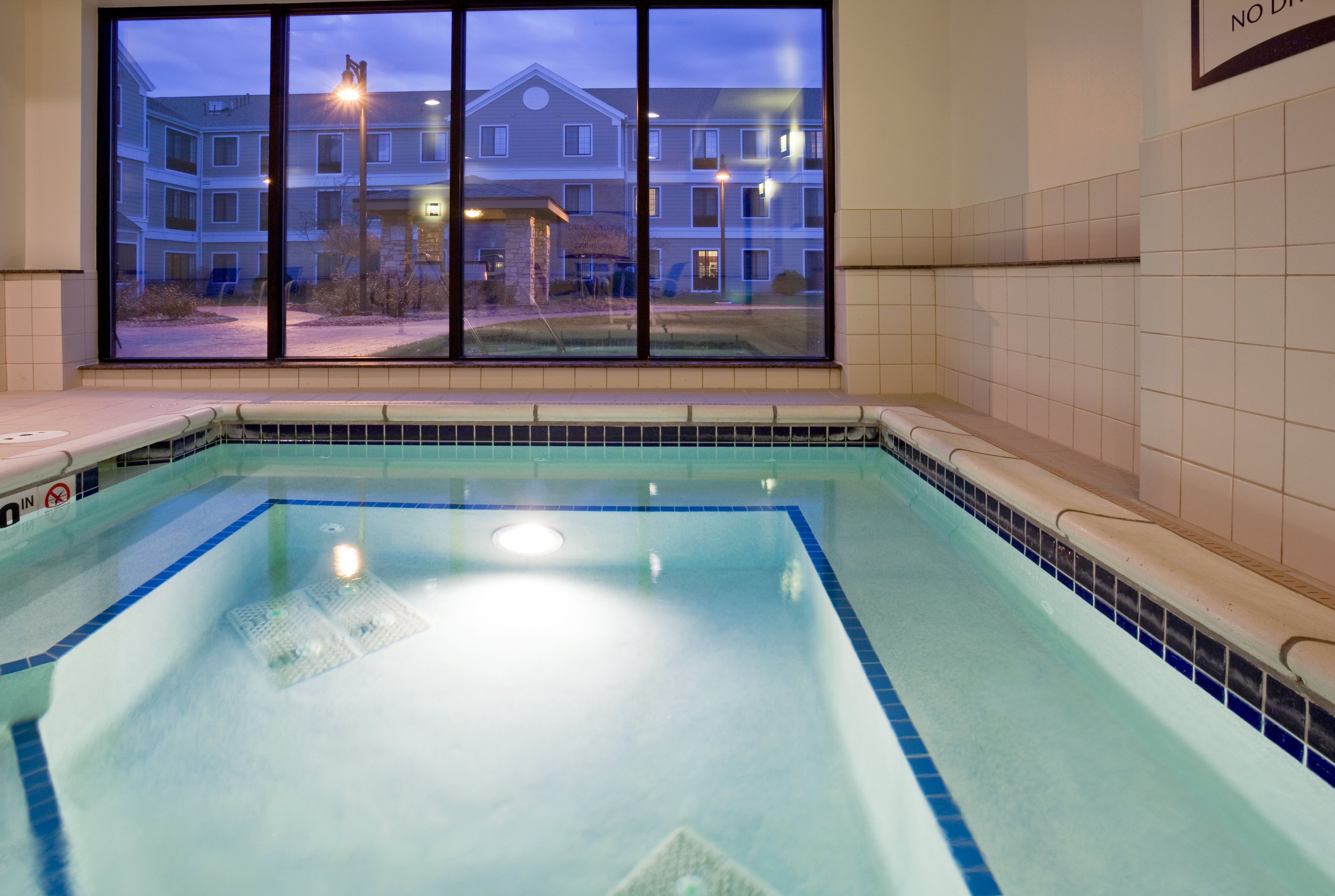 staybridge suites milwaukee west oconomowoc by ihg
