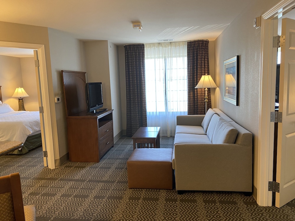 staybridge suites milwaukee west oconomowoc by ihg