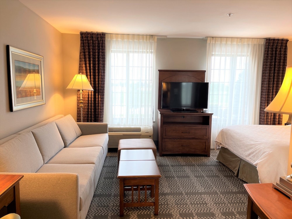 staybridge suites milwaukee west oconomowoc by ihg