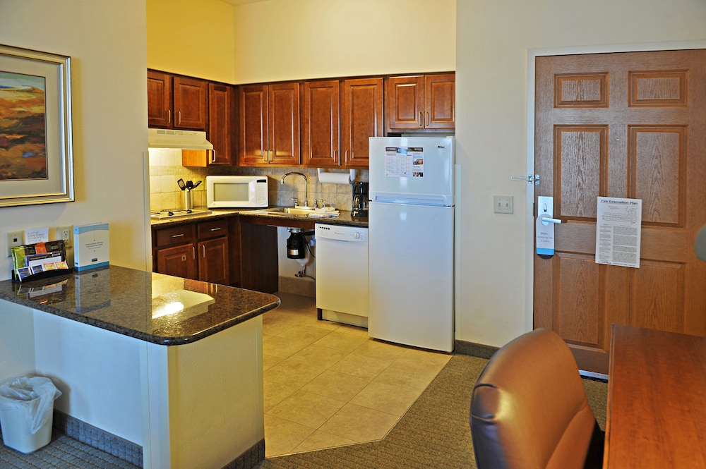 staybridge suites milwaukee west oconomowoc by ihg