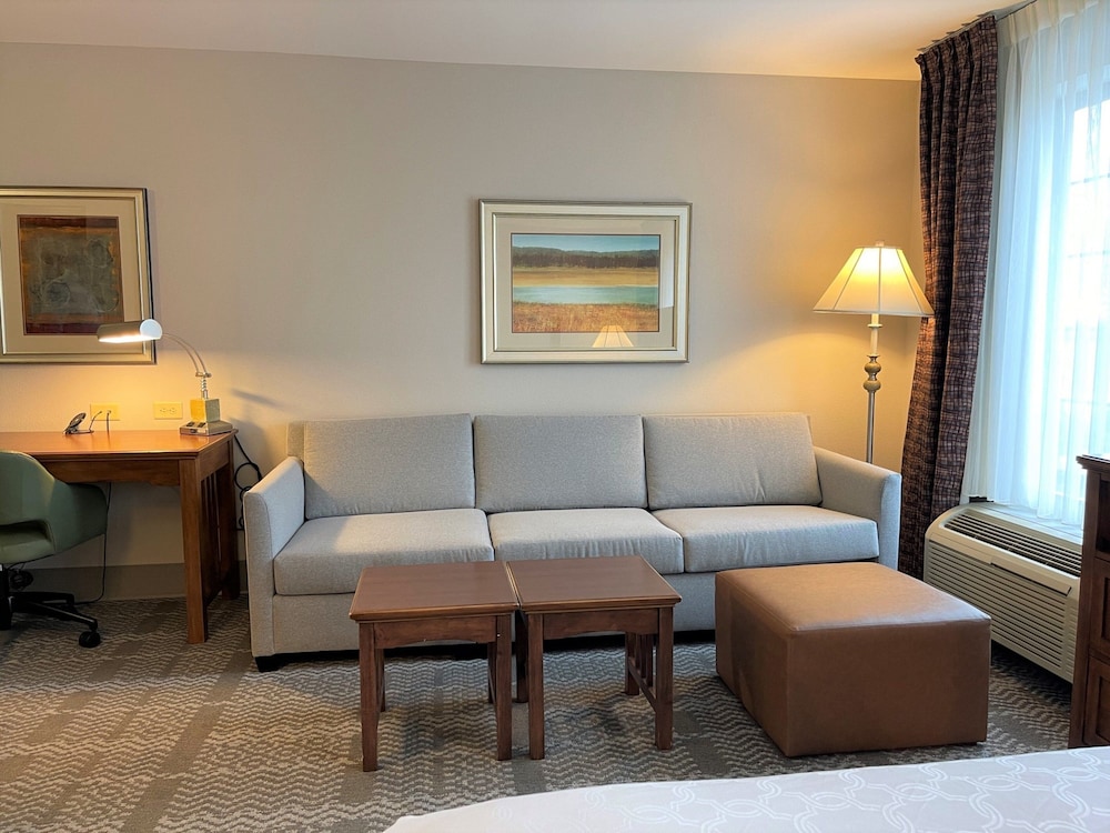 Staybridge Suites Milwaukee West-Oconomowoc By Ihg,Milwaukee>>Delafield,3 star