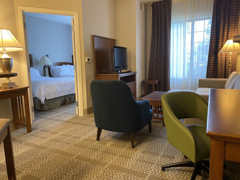 Staybridge Suites Milwaukee West-Oconomowoc By Ihg,Milwaukee>>Delafield,3 star