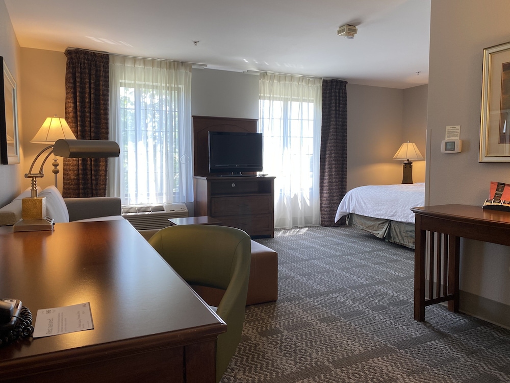 Staybridge Suites Milwaukee West-Oconomowoc By Ihg,Milwaukee>>Delafield,3 star