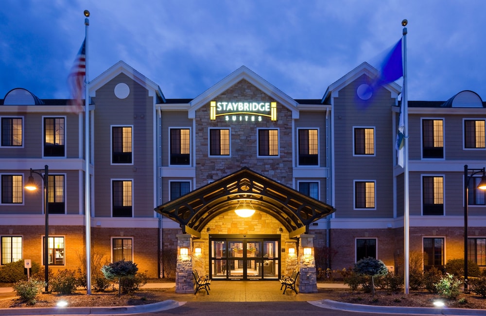 staybridge suites milwaukee west oconomowoc by ihg