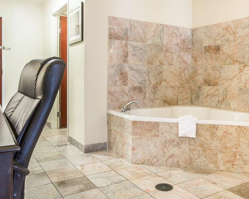 comfort suites atlanta airport