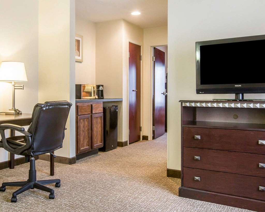 comfort suites atlanta airport